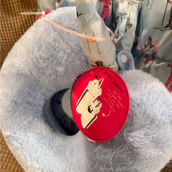 Betsey Johnson ski tote purse with neck pillow (new with tag) - Picture 3 of 6